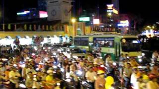 Crazy Traffic in Ho Chi Minh City, Saigon (9.2.2010)