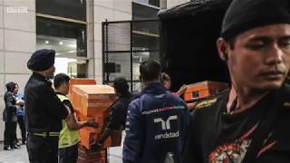 Handbags and money seized in raids on Malaysian former PM Razak - BBC News