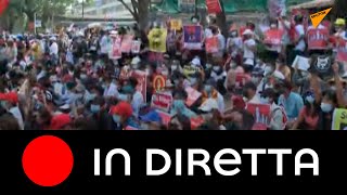 Myanmar, proteste a Yangon contro presa del potere dei militari