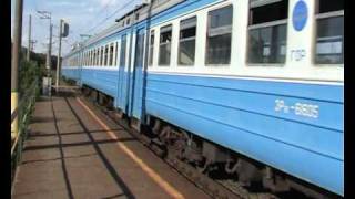 Электропоезд ЭР9е прибывает на оп 807 км.  //  ER9e.