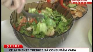 CE ALIMENTE TREBUIE SĂ CONSUMĂM VARA