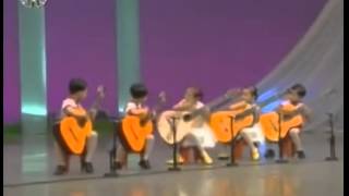 Маленькие корейцы жгут мурку