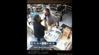 Продавец Уделал Грабителя.GIF (Armed Robbery Fail)