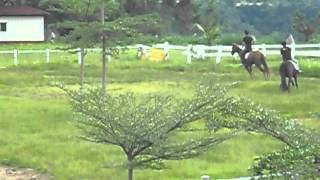 20120824曹世耘教練騎乘小鳳女帶領騎乘小龍女的莊容瑜教練圈乘