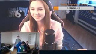 То чувство когда разговариваешь с девушкой по Skype и заходит мама!