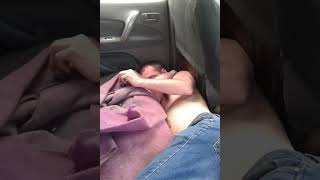 Пьяный нассал в штаны