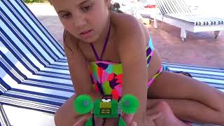 Лиза открывает крутые LEGO MIXELS!