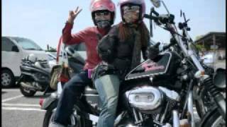 Harley-Davidson乗りの女性は、美しい！
