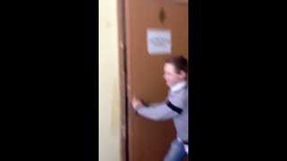 Девочка в мужском туалете