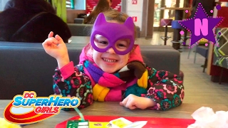 Лего Бэтмен в Хэппи Мил Бэтгёрл танцует в Макдональдсе Lego Batman in Happy Meal McDonald's