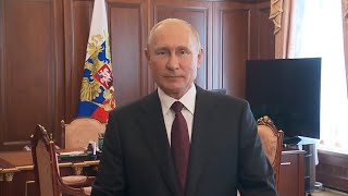 «Будущее в ваших руках»: Путин поздравил выпускников школ и вузов с окончанием учебного года