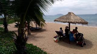 Обзор пляжа возле отеля Yin Yun Sea View