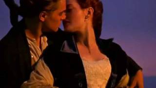 Đôi tình nhân trên mũi thuyền trong phim Titanic