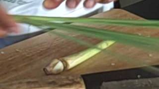 How to prepare lemongrass for Thai cooking