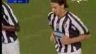Il gol di Zlatan Ibrahimovic in Benfica-Juventus