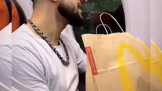 Jony поёт песню Andro «Ночной рейс»
