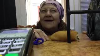 Pyanaya babka v lombarde ishhet muzhika