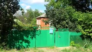Продается дом в хорошем месте с большим садом, баней, летней кухней в ст. Холмская Абинского района
