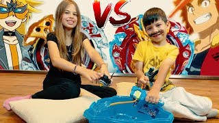 ГРЕННИ из РОБЛОКСА против БЕЙДБЛЕЙД! Челлендж с Дианой. Игры для детей