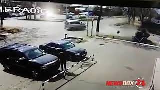 В жёстком ДТП, которое случилось в Уссурийске, сошлись микроавтобус и внедорожник