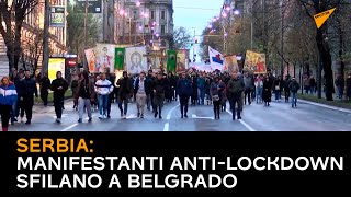 Serbia: manifestanti anti-lockdown sfilano a Belgrado