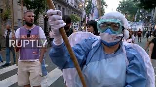 Argentina: Health personnel march with torches demanding better working conditions