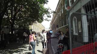Walking in Brick Lane market on the way to the 24 Hour Beigal Shop, London - Sunday 17th July 2011