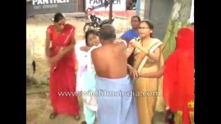 Man taught a lesson by women in Kanpur, India