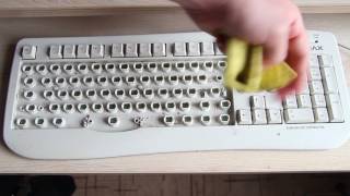 Как быстро и качественно отмыть клавиатуру. How to quickly and efficiently wash the keyboard