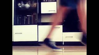 Парень круто танцует шаффл, shuffle dancer boy