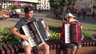 А сейчас, МАЛЕНЬКИЙ ВАЛЬС, на аккордеоне!