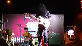 Man Kidal bersama Cucunya Iskandar yg jugak Kidal bermain gitar,memukau para penonton yg hadir..
