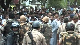 Shia Muslim Police fight in lucknow