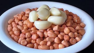 【小穎美食】花生米里加一把大蒜，没想到这么好吃，比水煮简单，比油炸还香