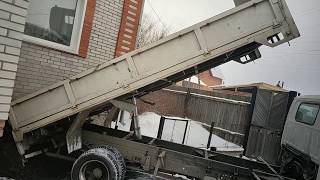 Isuzu elf 2003 г. переделанный под самосвал (на три стороны)