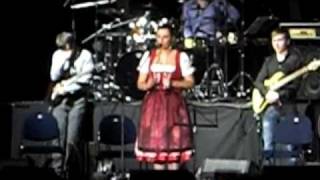 Елена Ваенга читает стихи