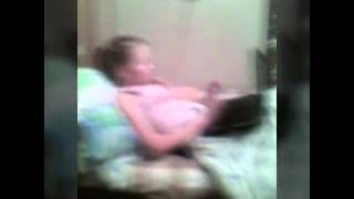 Как девушки ложатся спать ???
