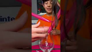LA HERMANITA QUE ATRAPE EL BILLETE CON LA LENGUA SE LO QUEDA !!
