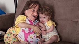 ДУНЕДАГИ ЭНГ ЕШИ КИЧКИНА ОНАЛАР