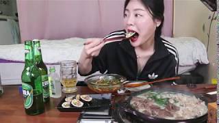 [자취먹방] 오늘은 소맥이닷 ! 소 스지 + 소볼살 2차는 햄버거에 맥주(❤ ω ❤) 구독자 100명 소소한 감사이벤트 /밍밍이네 포장마차 / 현실자취먹방
