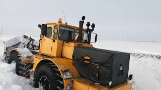 Тракторы К-700А и К-701. Бьем дороги.  Снегозадержание.