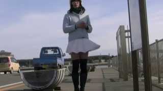ミニスカ熟女・港の風 Wind of a harbor