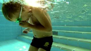 Clara und Fritz tauchen. Unterwasseraufnahmen im Hallenbad nahe Amöneburg (GoPro HD)