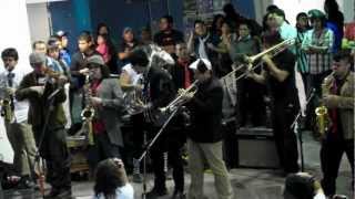 TRICICLO CIRCUS BAND "METRO SAN LAZARO"