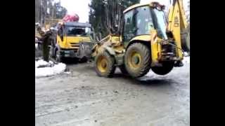 IVECO TRAKKER 410 vs. JCB 4CX (1)