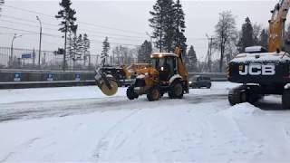 JCB 3CX (работа с щеткой)