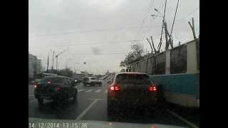 Троллейбус мстит  Porsche Cayenne