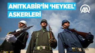 Anıtkabir'in "heykel" askerleri