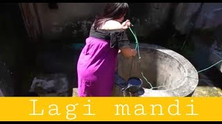 BERTUBUH BAGUS WANITA INI DI INTIP 2 PRIA LAGI MANDI