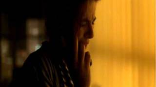 La mirada de otro peeing scene